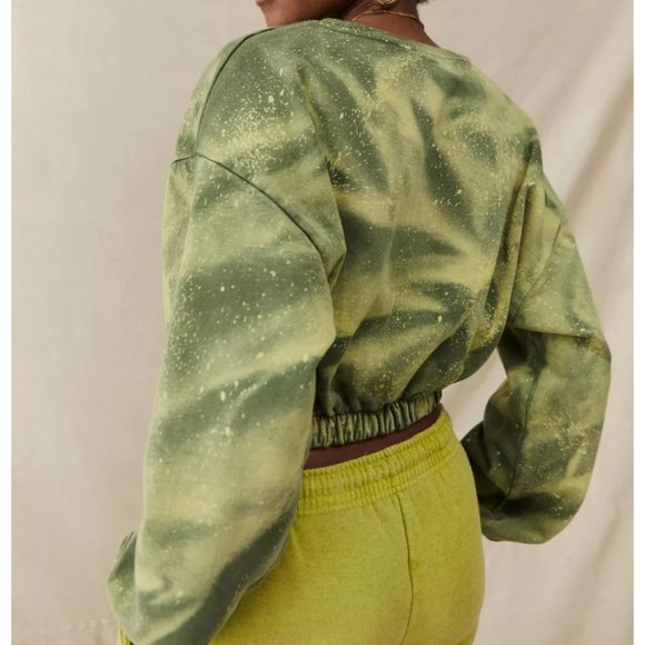 NWT UO 90s Bleach Lime/Olive Tie Dye iets frans Bubble Elastic Waist Sweatshirt - Picture 2 of 4